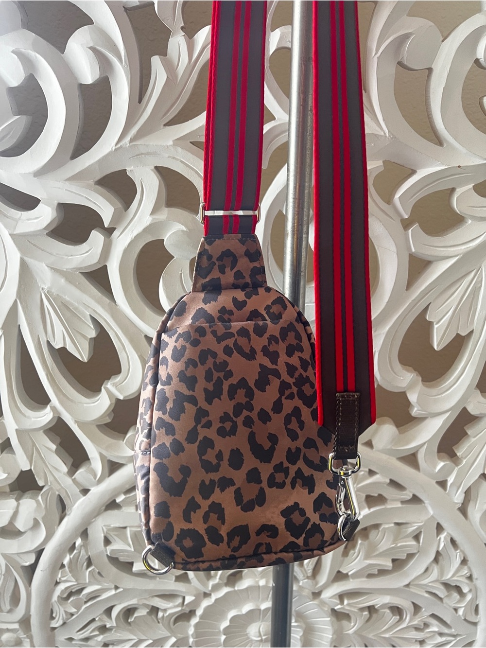 Lululemon | Everywhere Small Sling Bag 2L Leopard - Picture 4 of 9